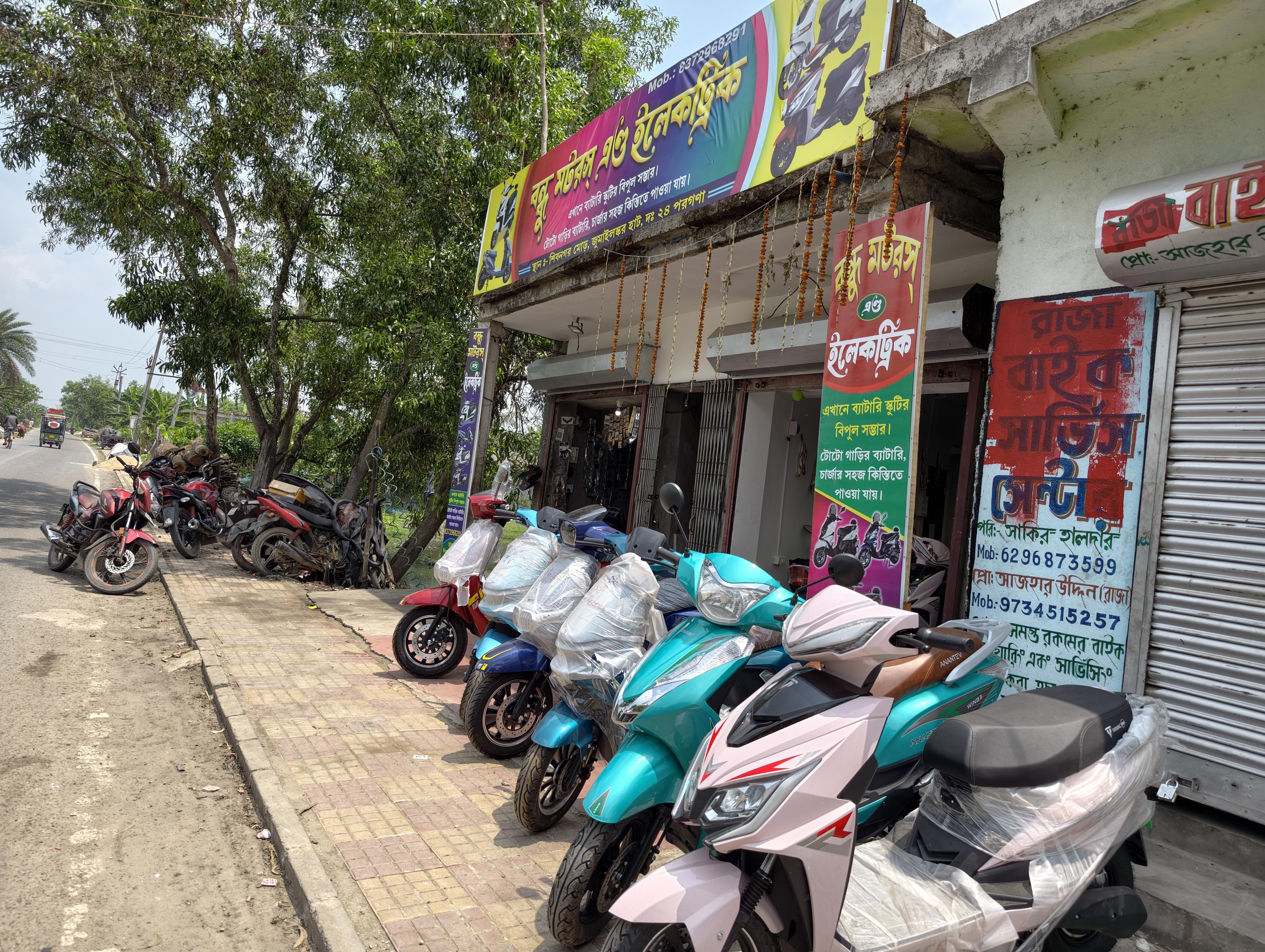 Bondhu Motor Showroom 4