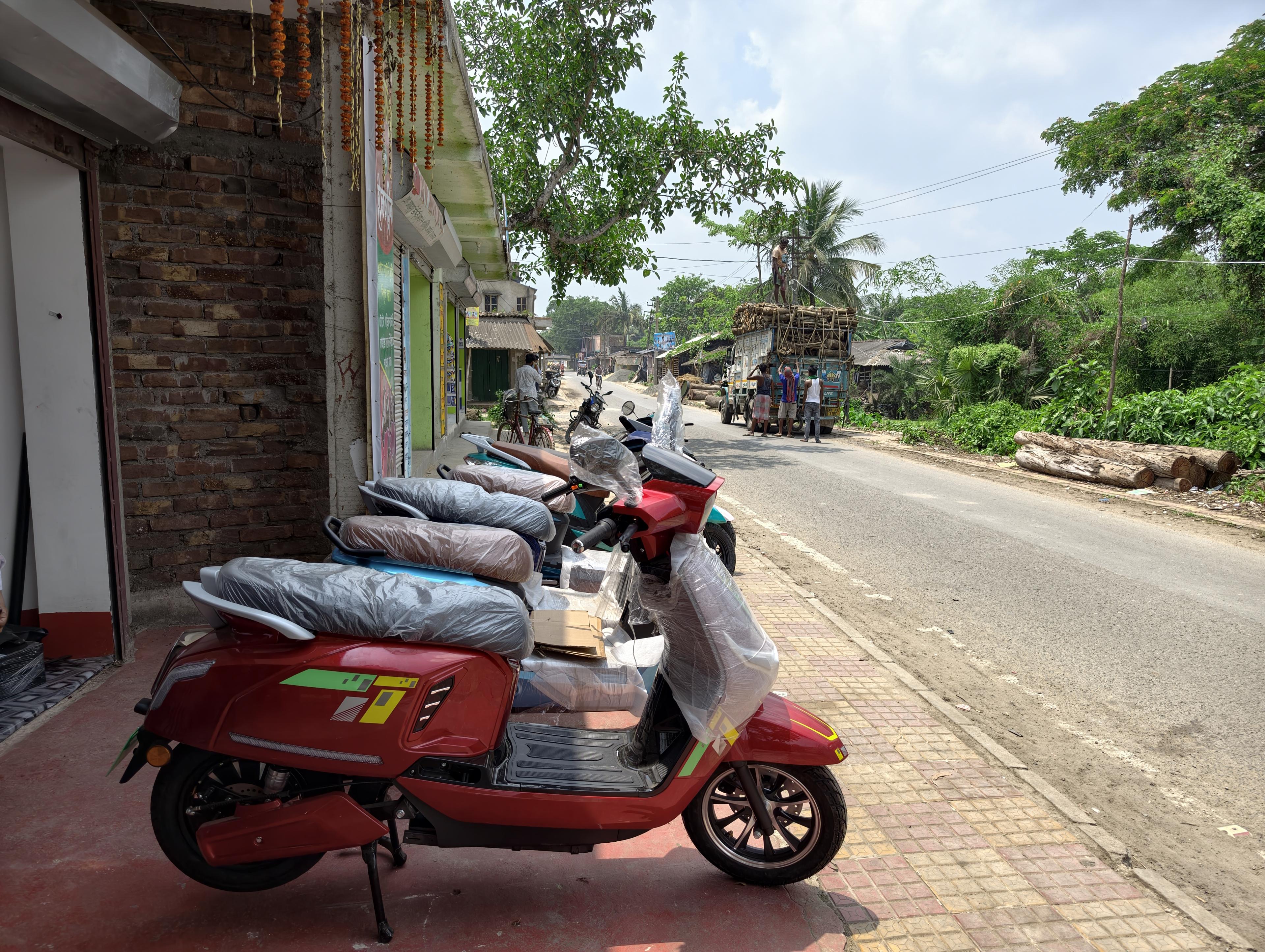 Bondhu Motor Showroom 5